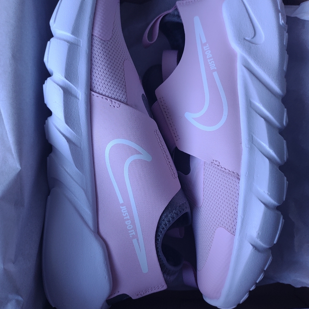 Nike Flex Runner 2 in Pink Foam and White - Picture 2 of 3